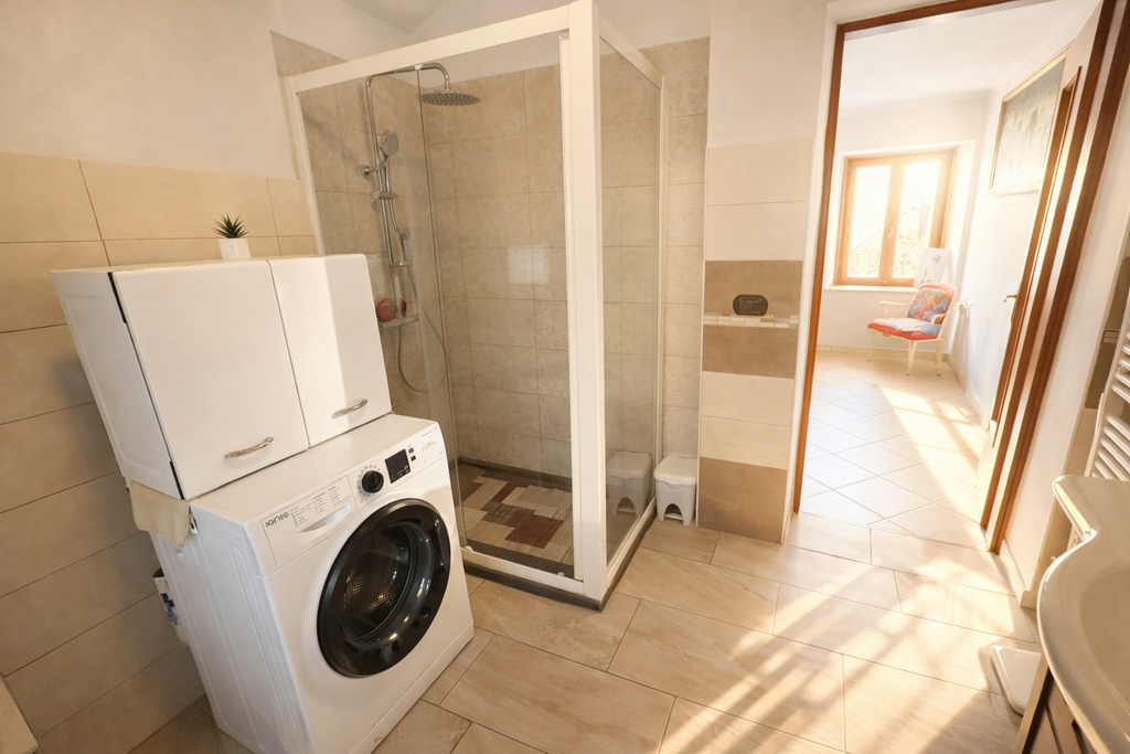 CASA SEMINDIPENDENTE CON BOX AUTO IN CENTRO STORICO