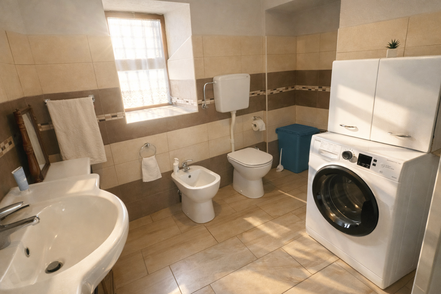 CASA SEMINDIPENDENTE CON BOX AUTO IN CENTRO STORICO