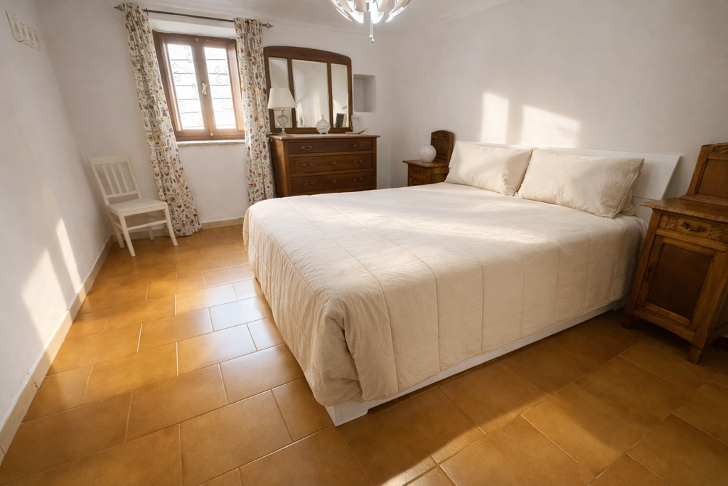 CASA SEMINDIPENDENTE CON BOX AUTO IN CENTRO STORICO