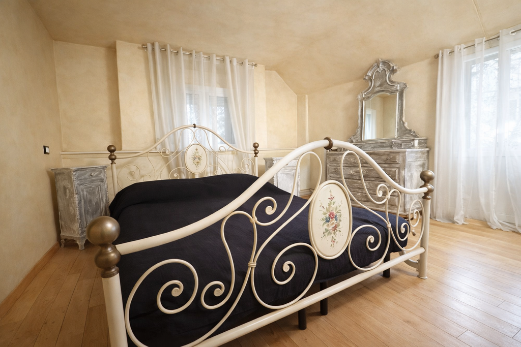 APPARTAMENTO IN TRIFAMILIARE