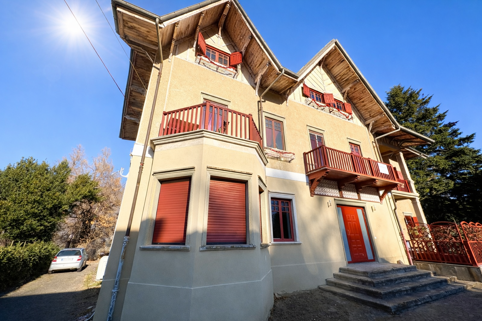 APPARTAMENTO IN TRIFAMILIARE