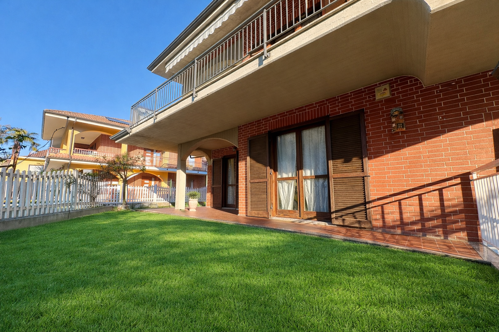 APPARTAMENTO CON GIARDINO PRIVATO