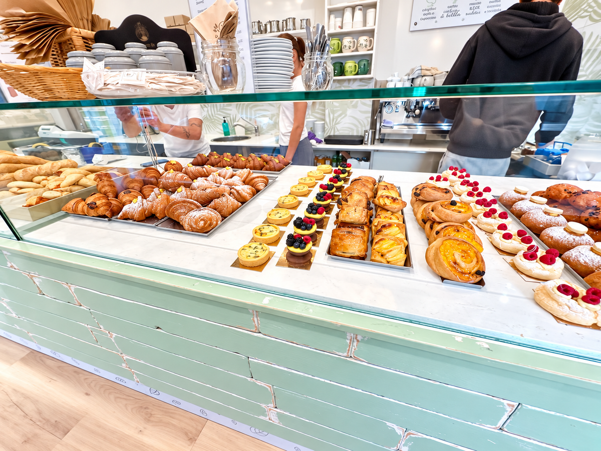 ATTIVITA' CAFFETTERIA PASTICCERIA  A RIVOLI