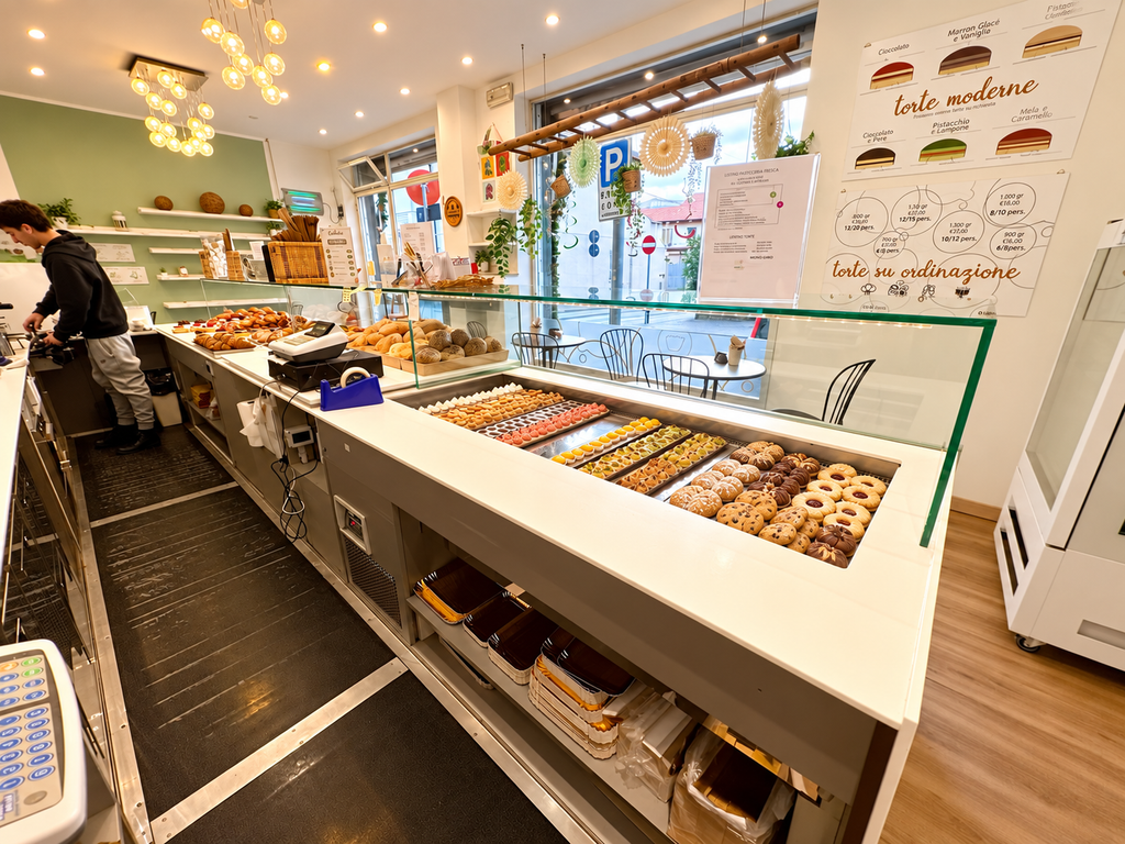 ATTIVITA' CAFFETTERIA PASTICCERIA  A RIVOLI