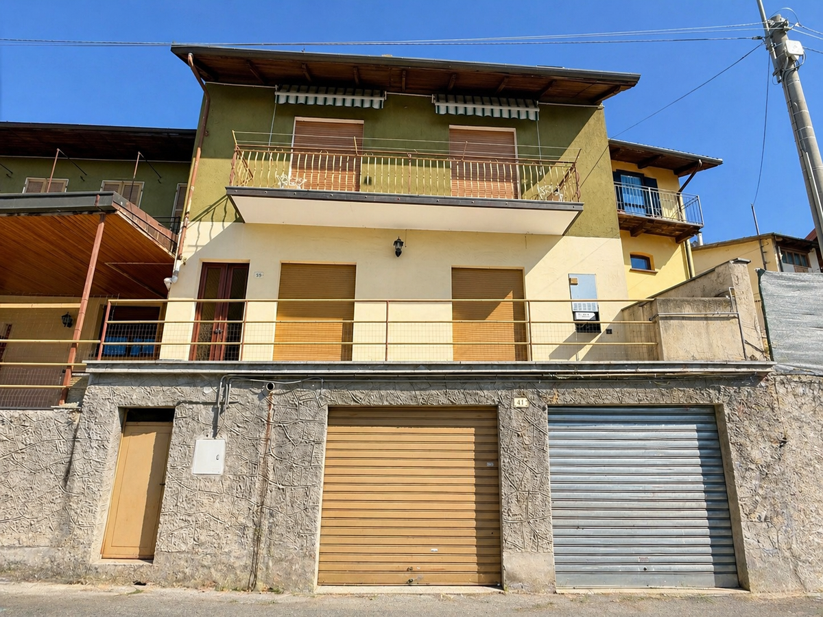 TRILOCALE CON TERRAZZO E BOX A CAPRIE
