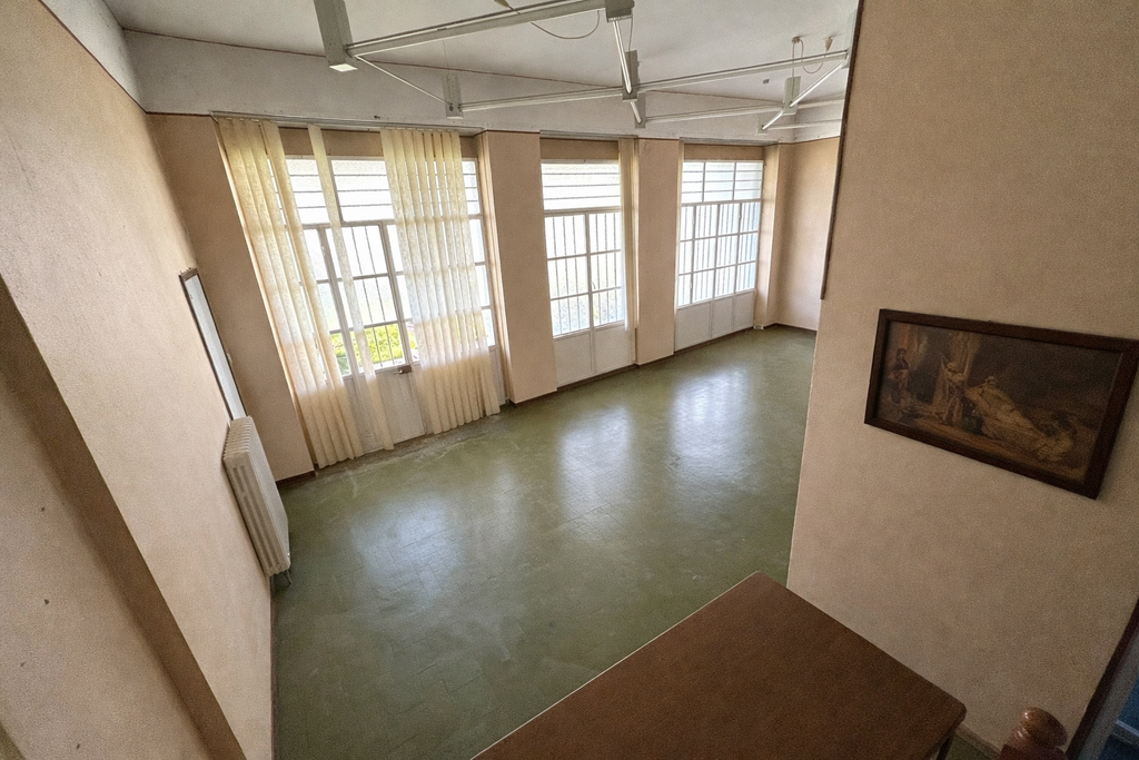 VILLA  BIFAMILIARE SITUATA AI CONFINI DI AVIGLIANA