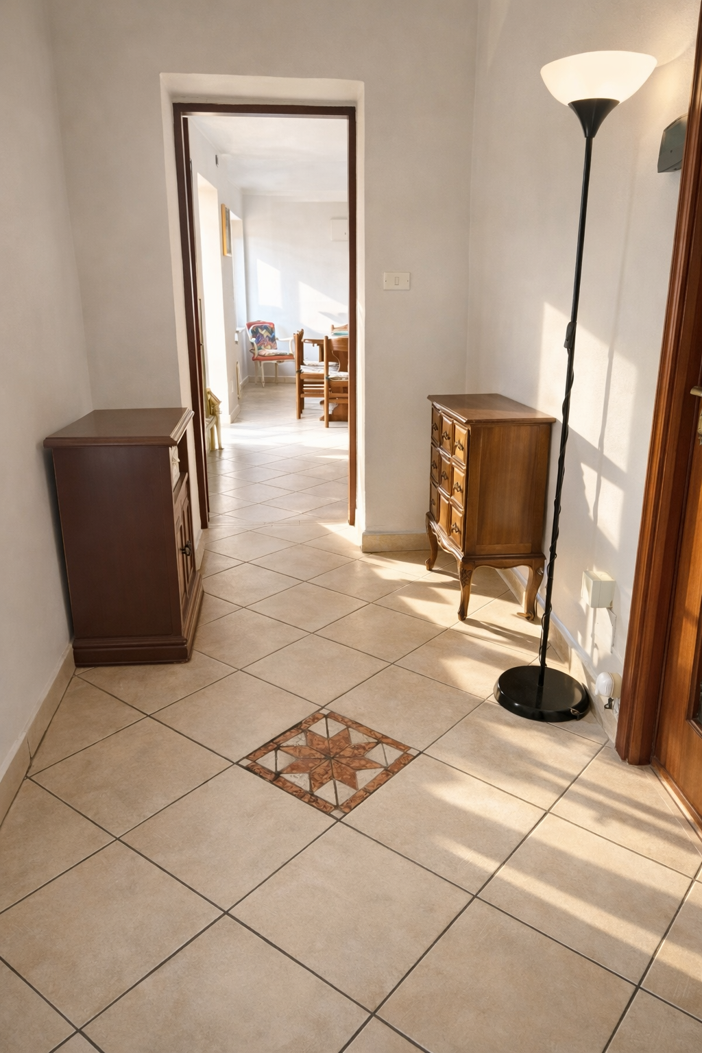 CASA SEMINDIPENDENTE CON BOX AUTO IN CENTRO STORICO