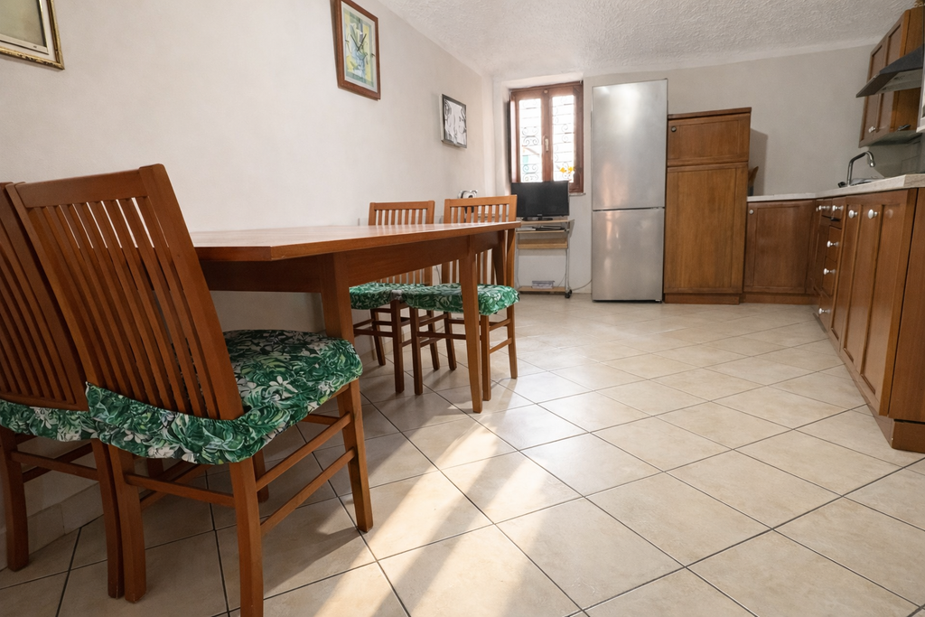 CASA SEMINDIPENDENTE CON BOX AUTO IN CENTRO STORICO