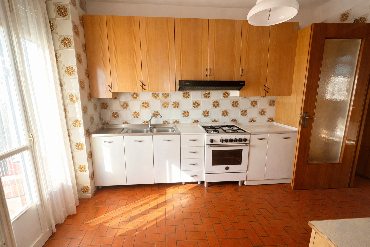 VILLA  BIFAMILIARE SITUATA AI CONFINI DI AVIGLIANA