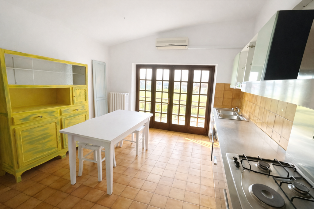 VILLA  BIFAMILIARE SITUATA AI CONFINI DI AVIGLIANA