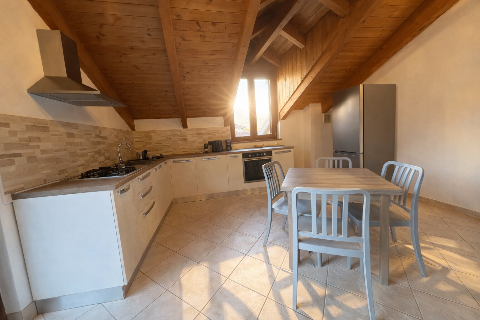 APPARTAMENTO IN  AFFITTO AL TERZO PIANO