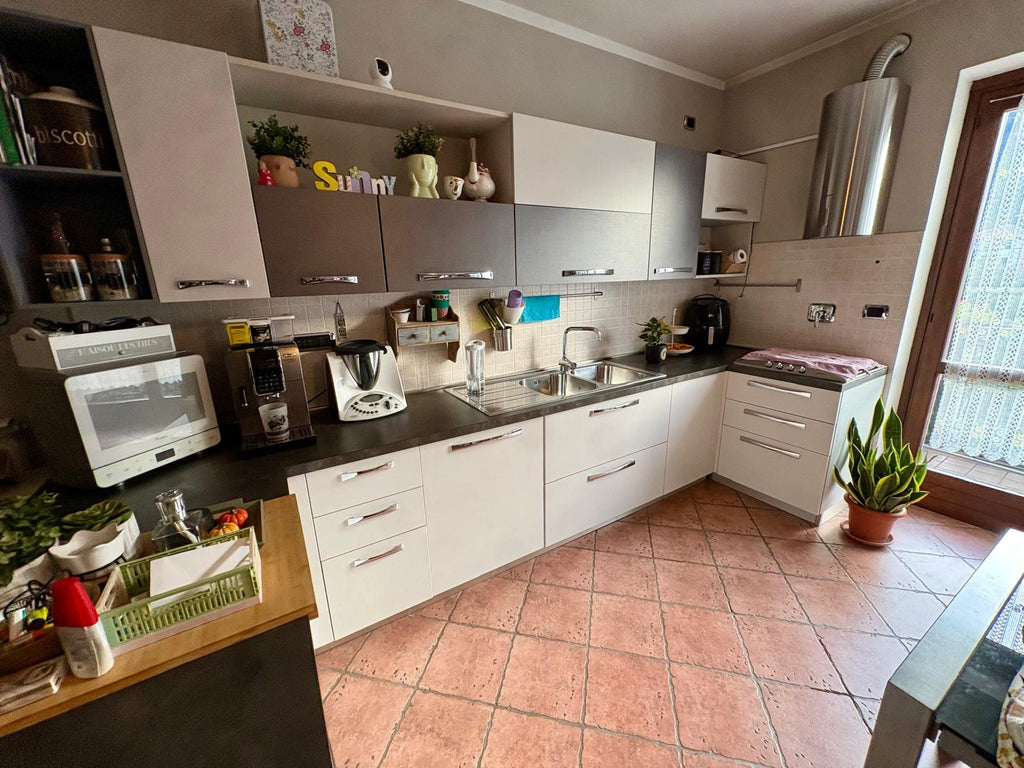 APPARTAMENTO CON BOX AUTO