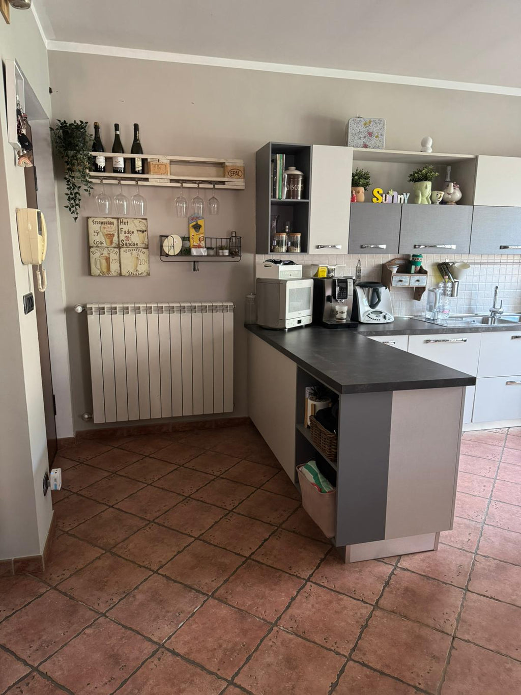 APPARTAMENTO CON BOX AUTO