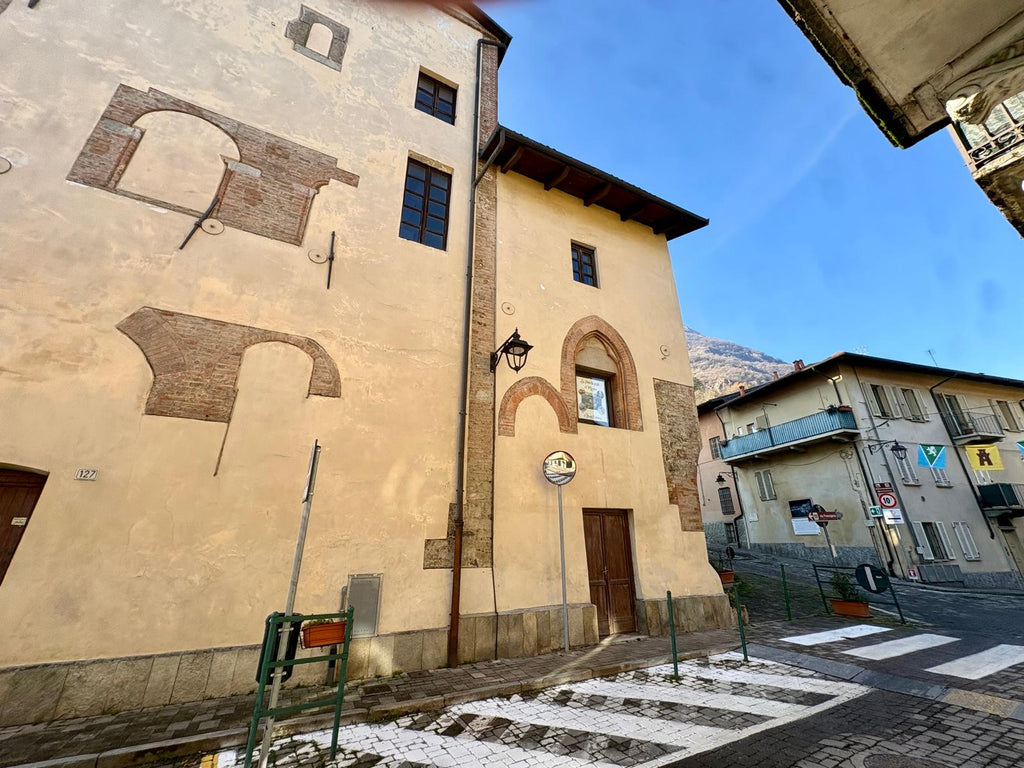 CASA SEMINDIPENDENTE NEL CUORE DEL CENTRO STORICO