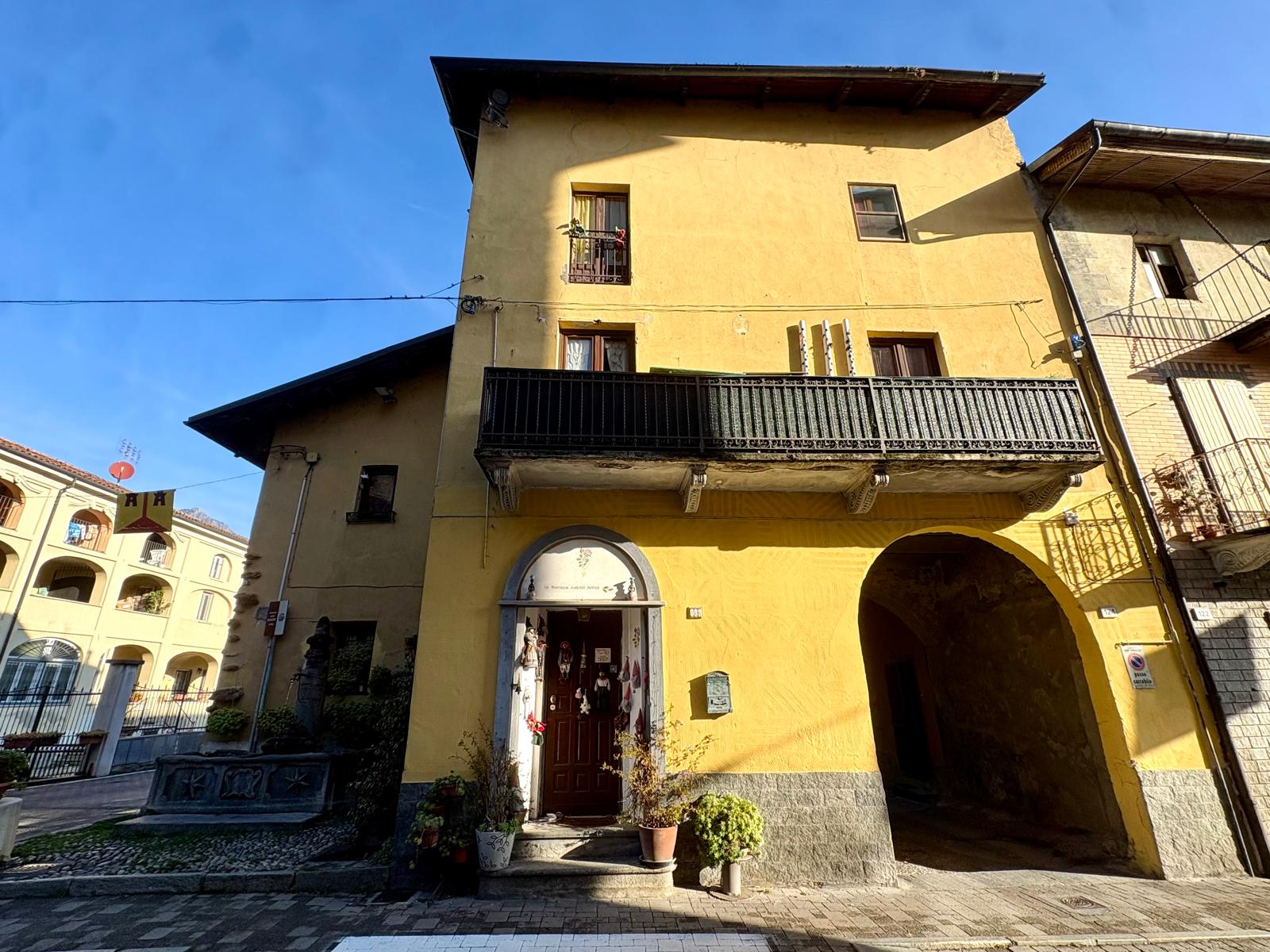 CASA SEMINDIPENDENTE NEL CUORE DEL CENTRO STORICO