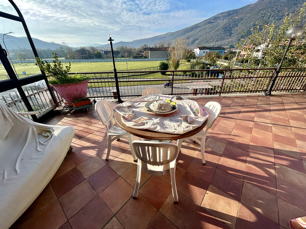 VILLA  BIFAMILIARE SITUATA AI CONFINI DI AVIGLIANA