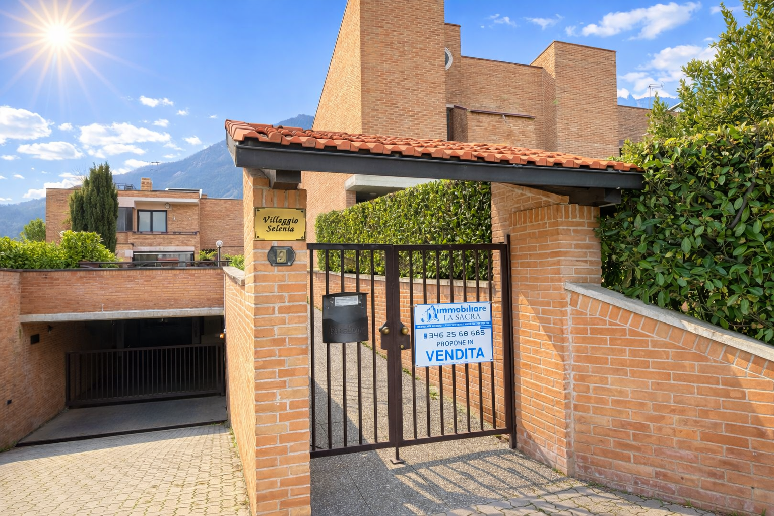 VILLA A SCHIERA CON GIARDINO PRIVATO E BOX DOPPIO