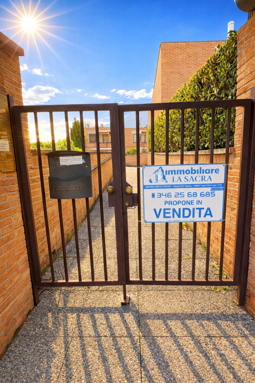 VILLA A SCHIERA CON GIARDINO PRIVATO E BOX DOPPIO