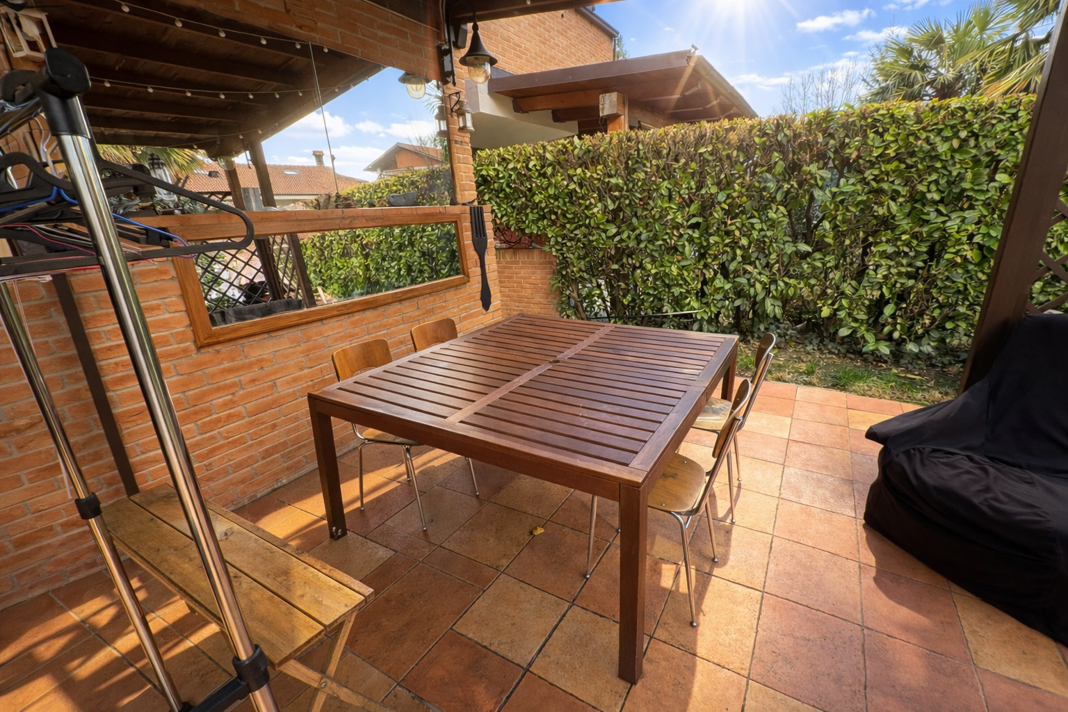 VILLA A SCHIERA CON GIARDINO PRIVATO E BOX DOPPIO