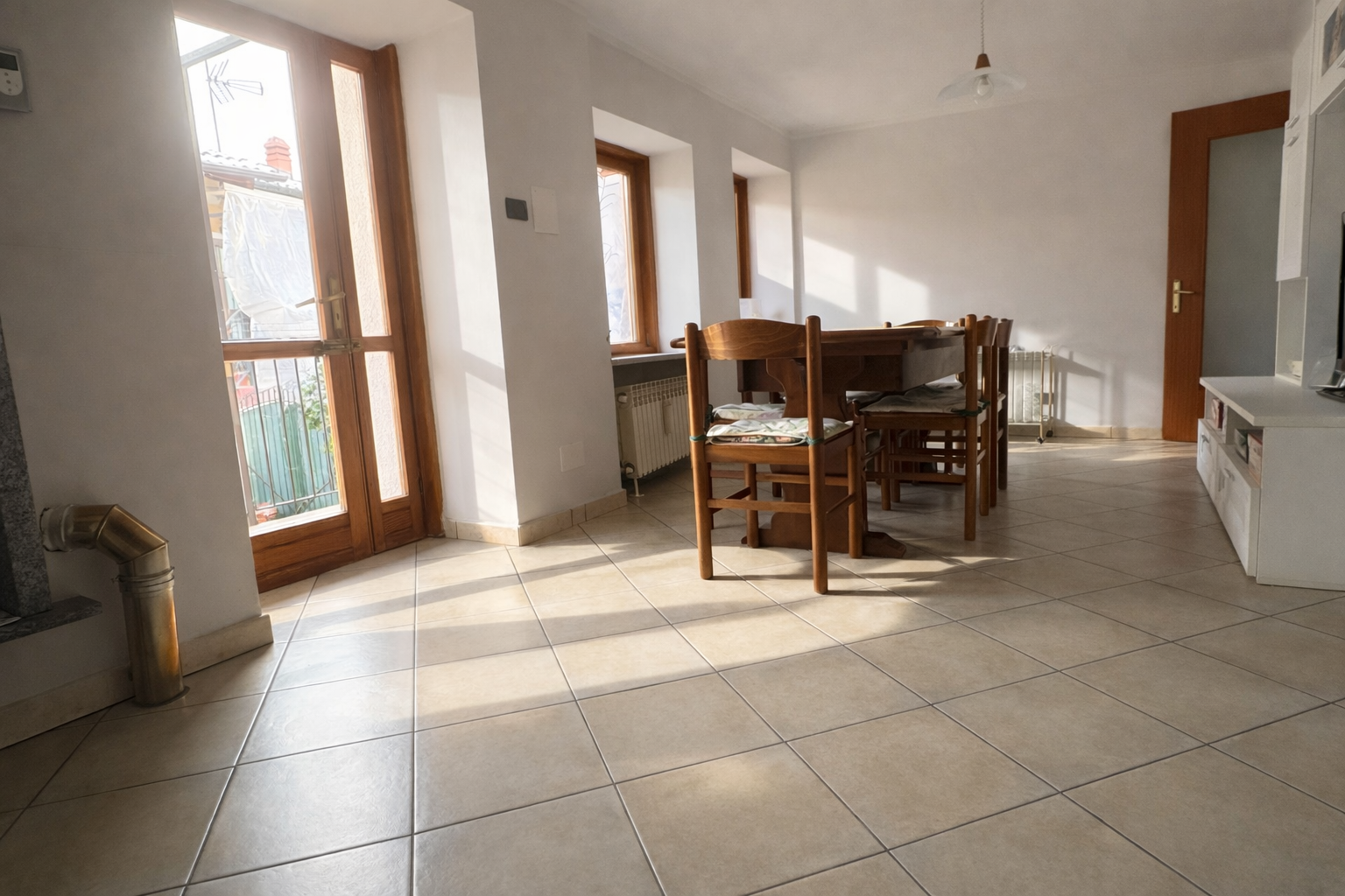 CASA SEMINDIPENDENTE CON BOX AUTO IN CENTRO STORICO