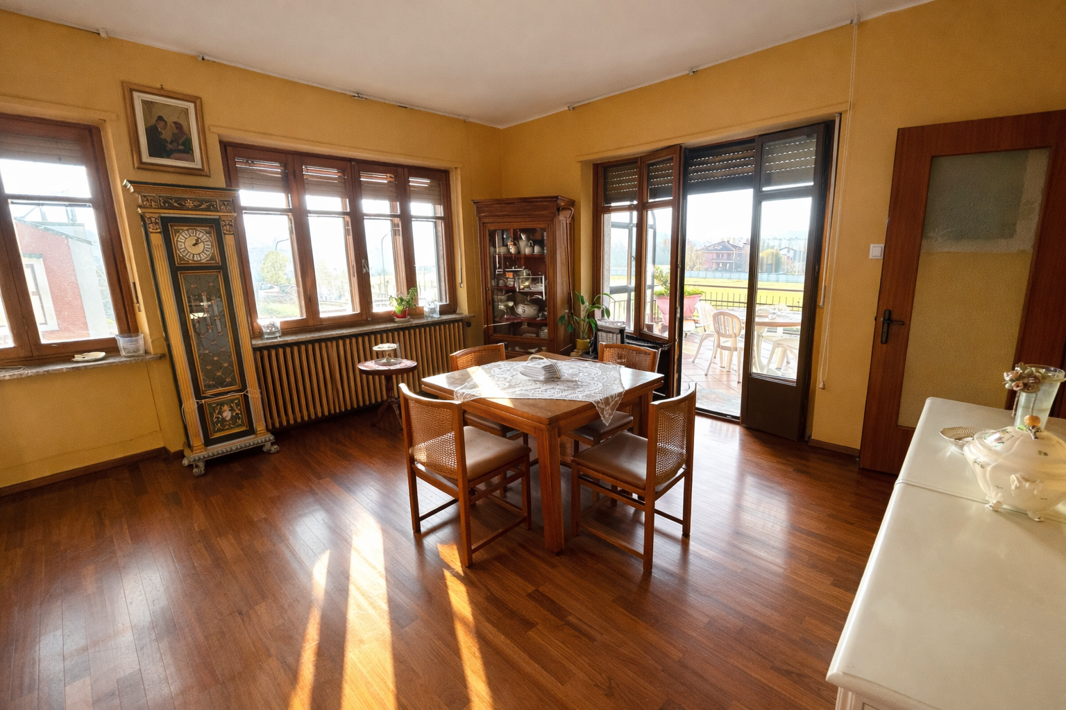 VILLA  BIFAMILIARE SITUATA AI CONFINI DI AVIGLIANA