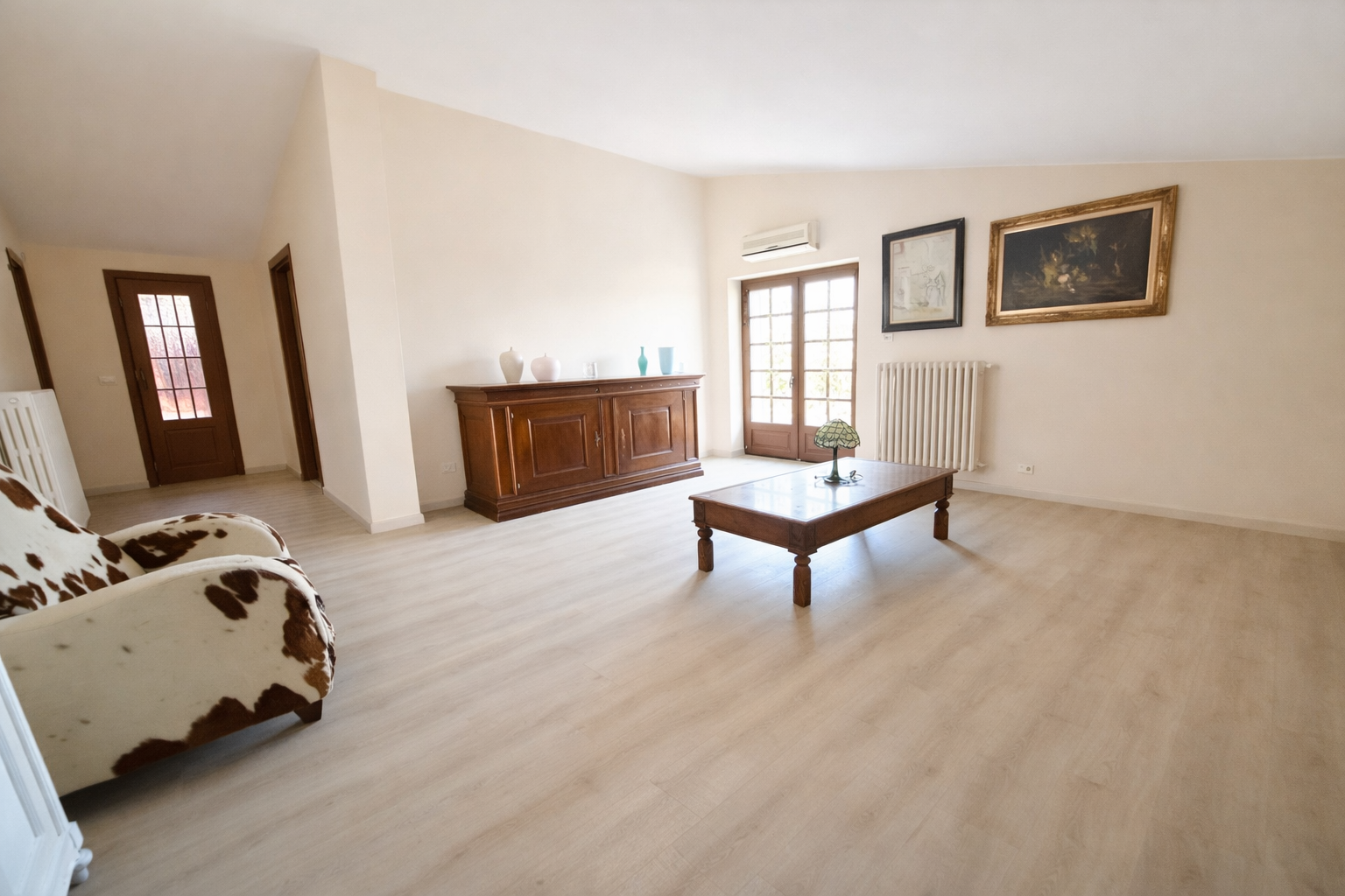 VILLA  BIFAMILIARE SITUATA AI CONFINI DI AVIGLIANA