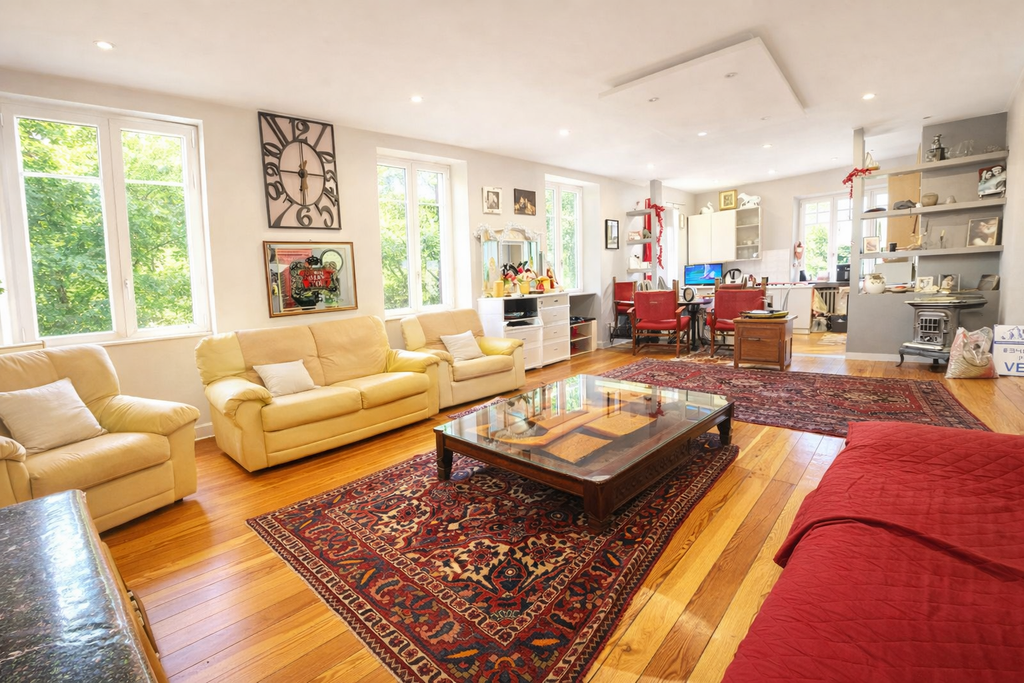 APPARTAMENTO IN TRIFAMILIARE