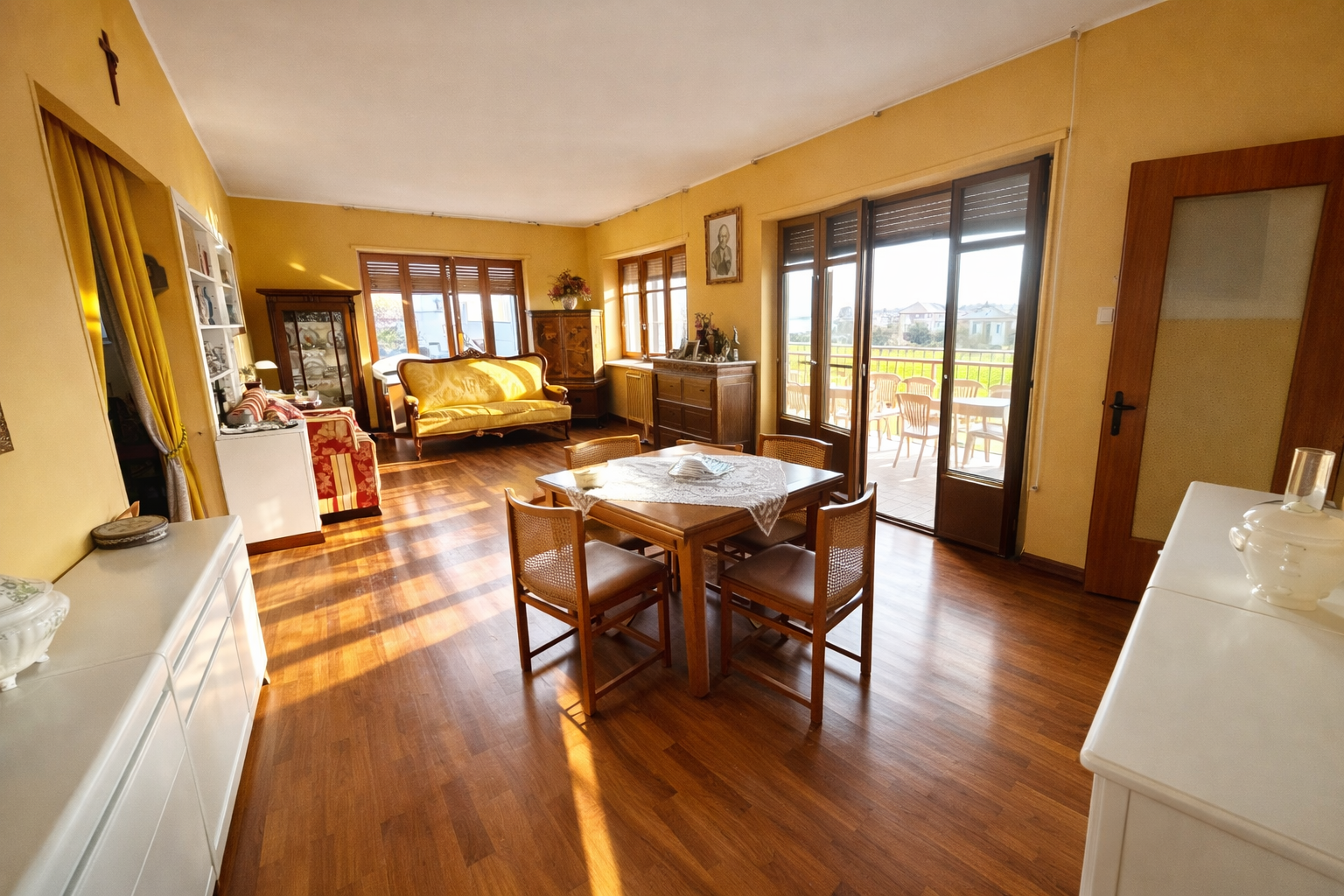 VILLA  BIFAMILIARE SITUATA AI CONFINI DI AVIGLIANA