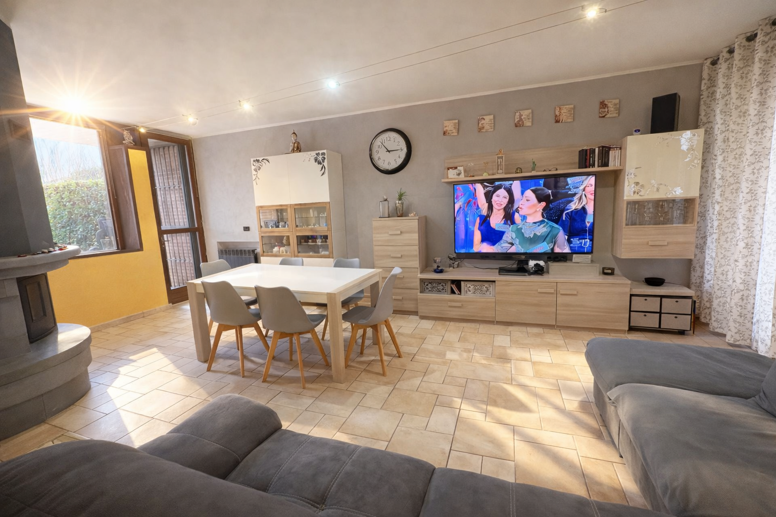 VILLA A SCHIERA CON GIARDINO PRIVATO E BOX DOPPIO