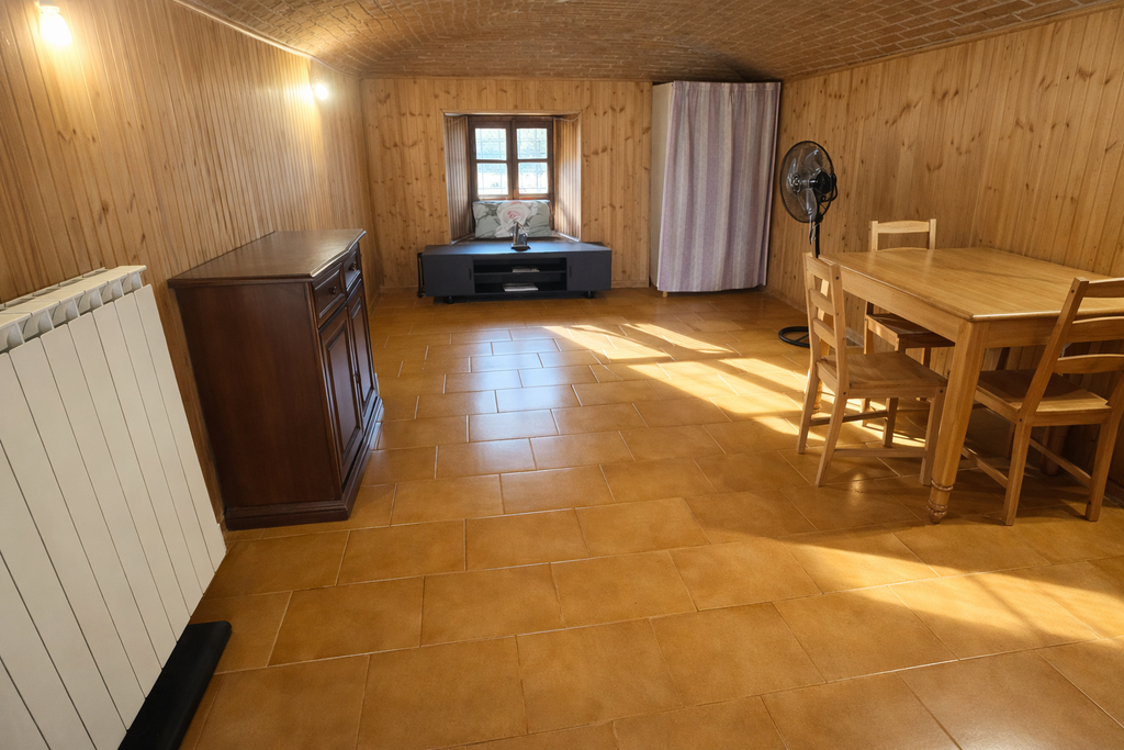 CASA SEMINDIPENDENTE CON BOX AUTO IN CENTRO STORICO