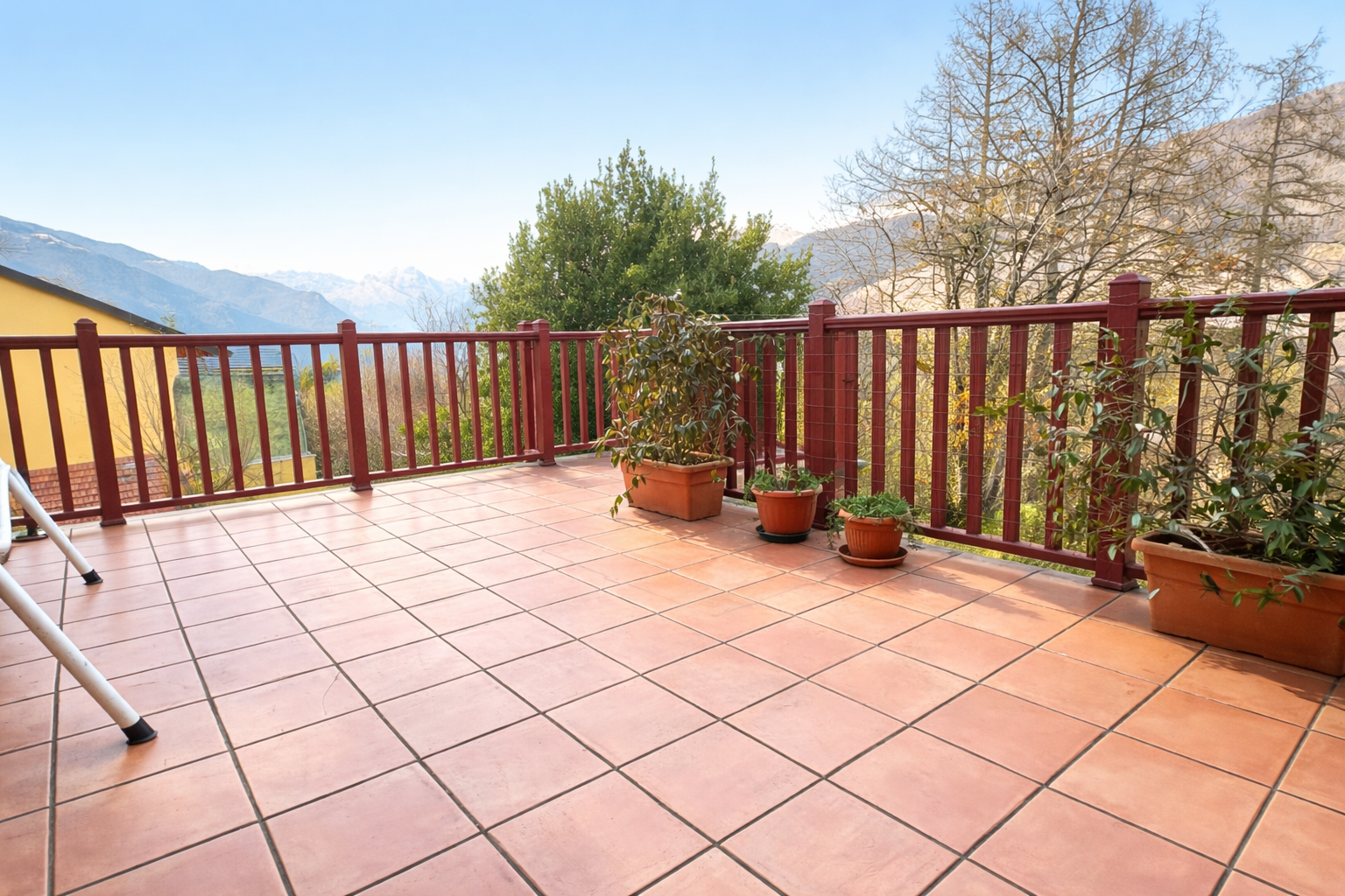 APPARTAMENTO IN TRIFAMILIARE