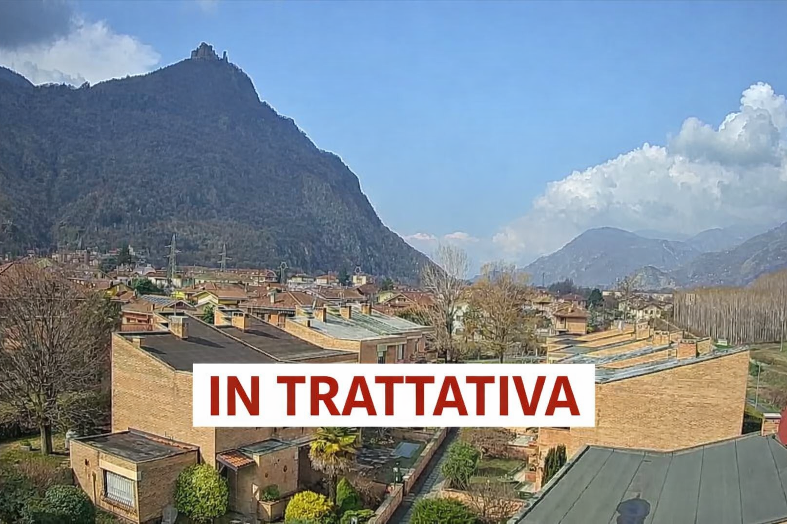 VILLA A SCHIERA CON GIARDINO PRIVATO E BOX DOPPIO