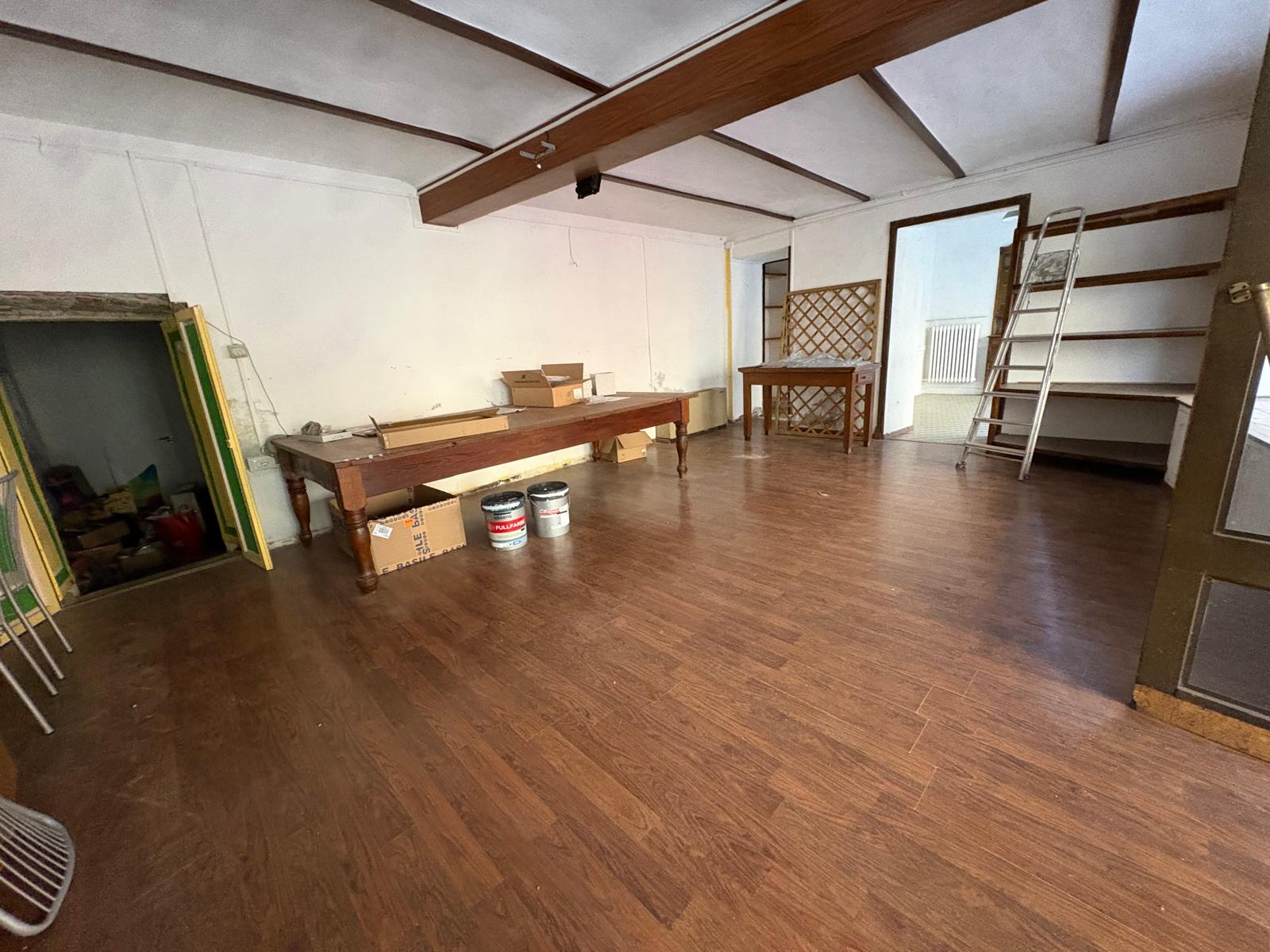 NEGOZIO IN AFFITTO A SANT'AMBROGIO