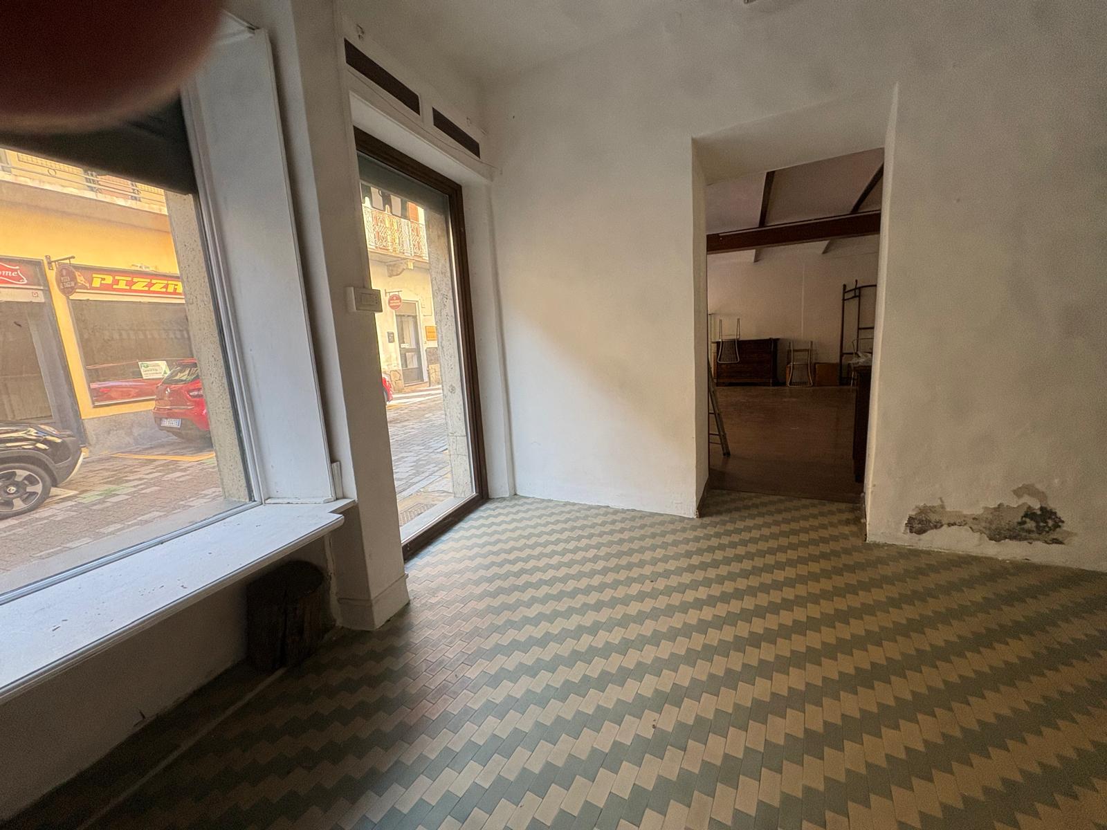 NEGOZIO IN AFFITTO A SANT'AMBROGIO