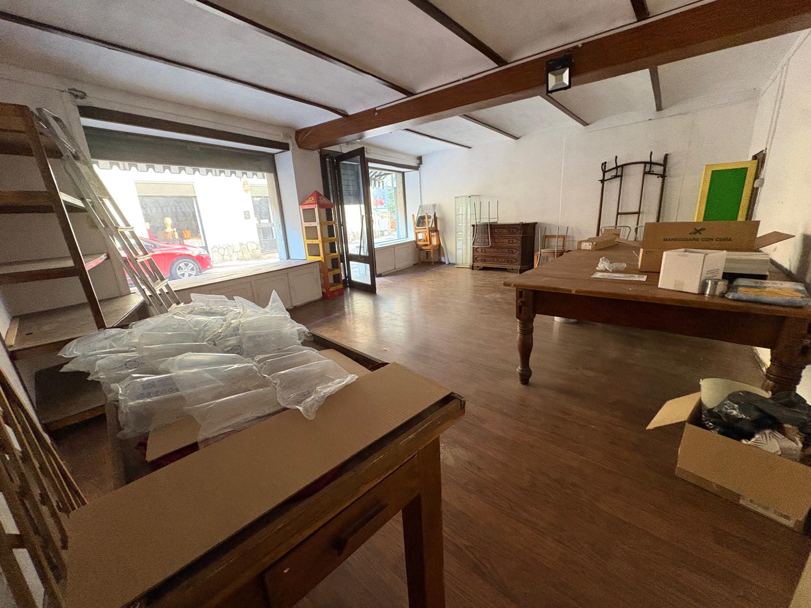 NEGOZIO IN AFFITTO A SANT'AMBROGIO