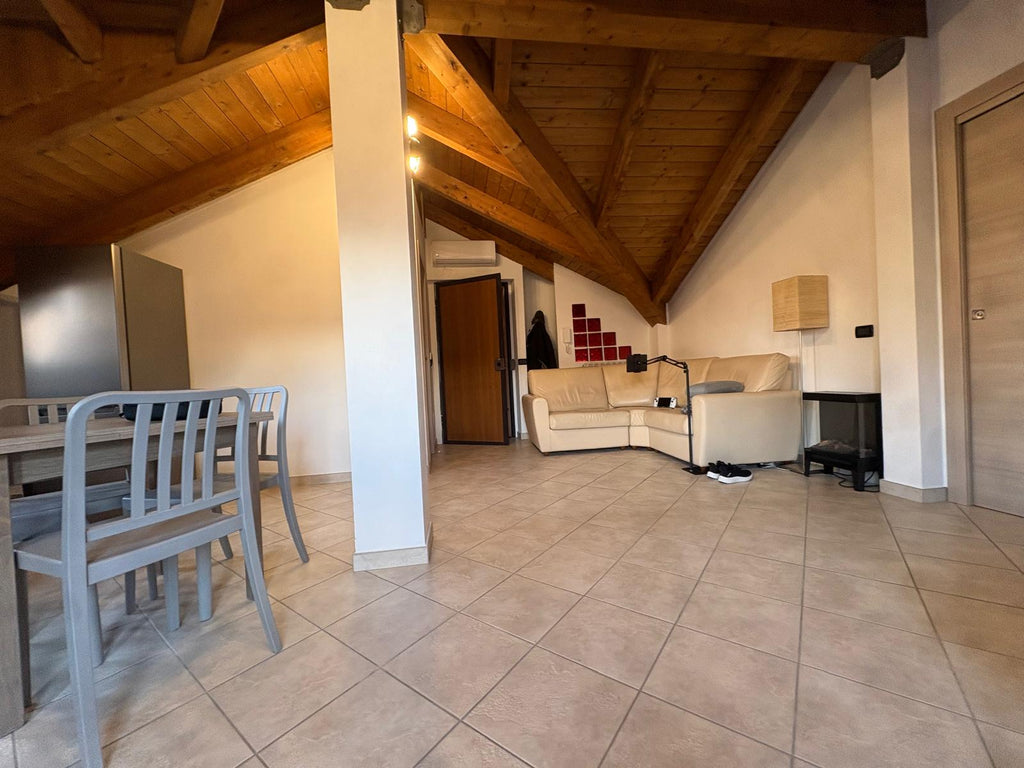 APPARTAMENTO IN  AFFITTO AL TERZO PIANO