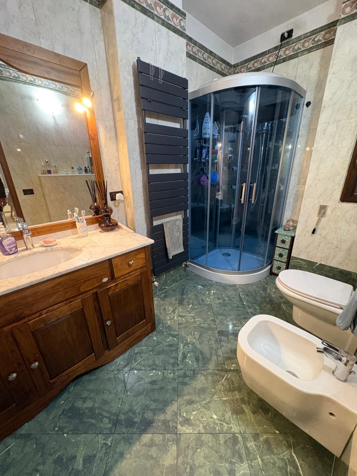 VILLA A SCHIERA CON GIARDINO PRIVATO E BOX DOPPIO