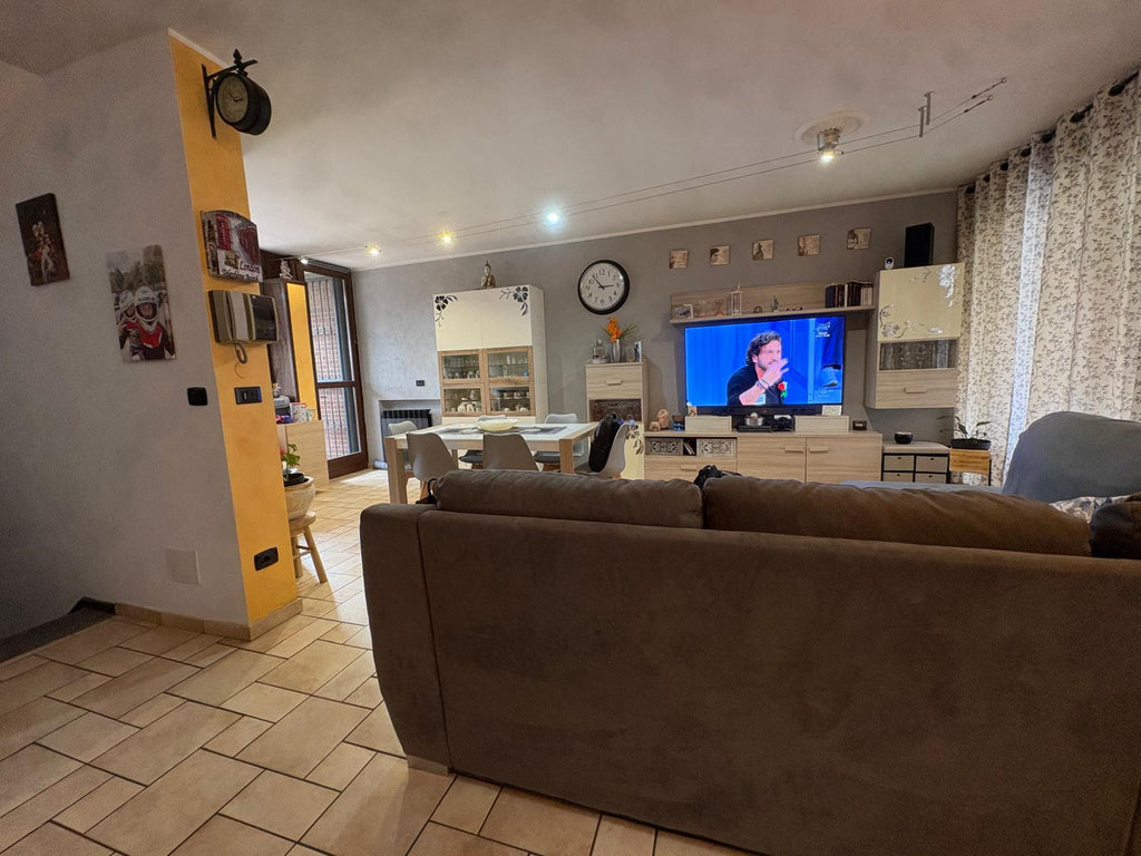 VILLA A SCHIERA CON GIARDINO PRIVATO E BOX DOPPIO