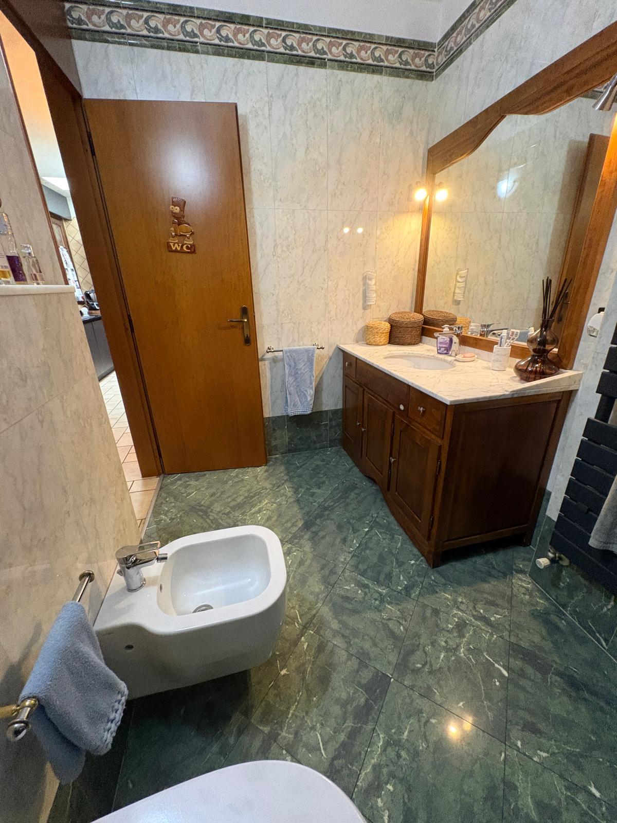 VILLA A SCHIERA CON GIARDINO PRIVATO E BOX DOPPIO