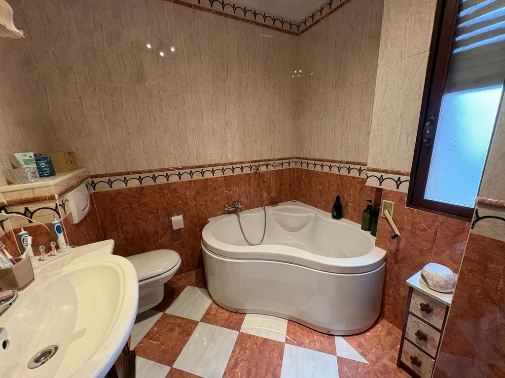 VILLA A SCHIERA CON GIARDINO PRIVATO E BOX DOPPIO