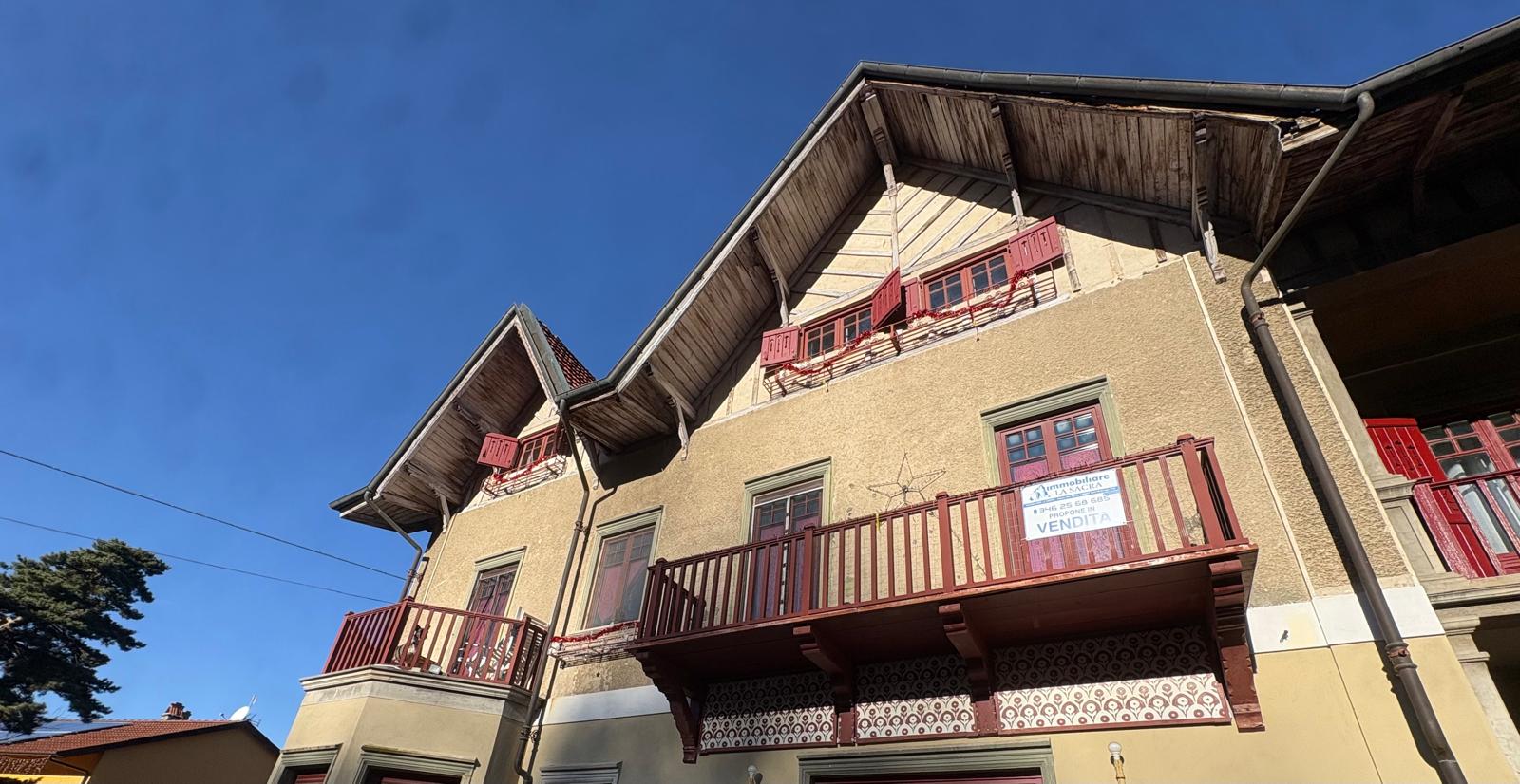 APPARTAMENTO IN TRIFAMILIARE