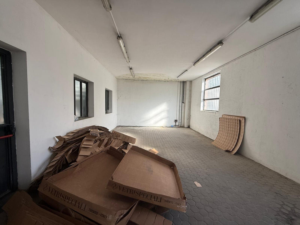 CAPANNONE INDUSTRIALE / ARTIGIANALE – 652 MQ CON AREA ESTERNA