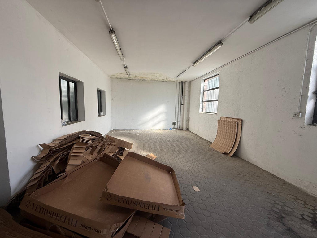 CAPANNONE INDUSTRIALE / ARTIGIANALE – 652 MQ CON AREA ESTERNA