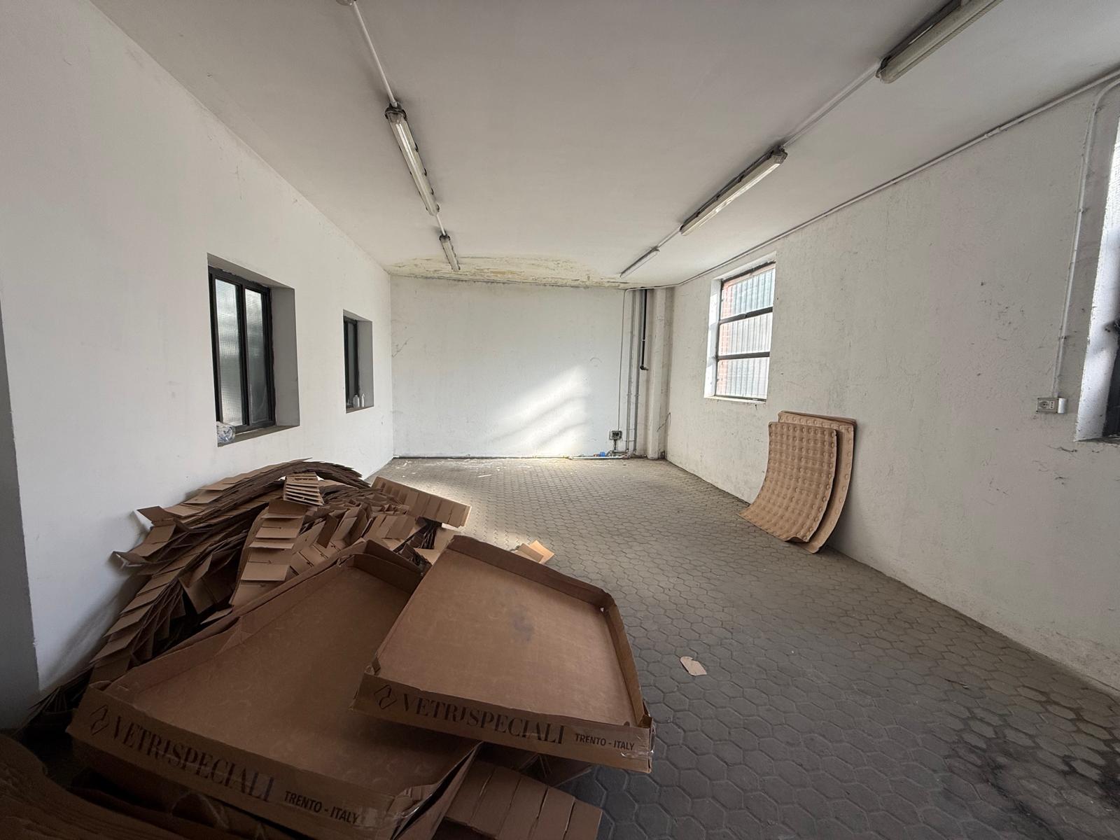 CAPANNONE INDUSTRIALE / ARTIGIANALE – 652 MQ CON AREA ESTERNA