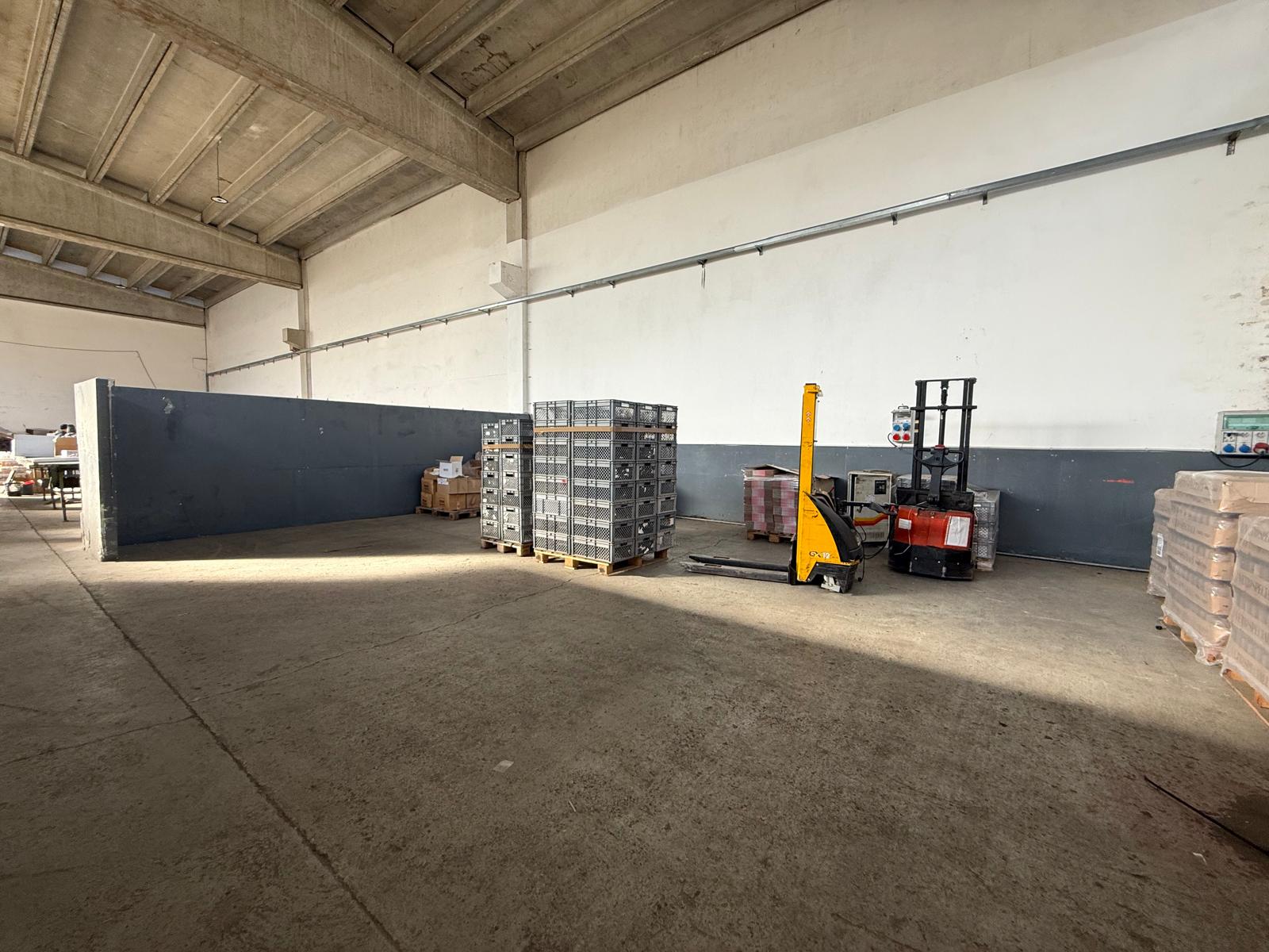 CAPANNONE INDUSTRIALE / ARTIGIANALE – 652 MQ CON AREA ESTERNA