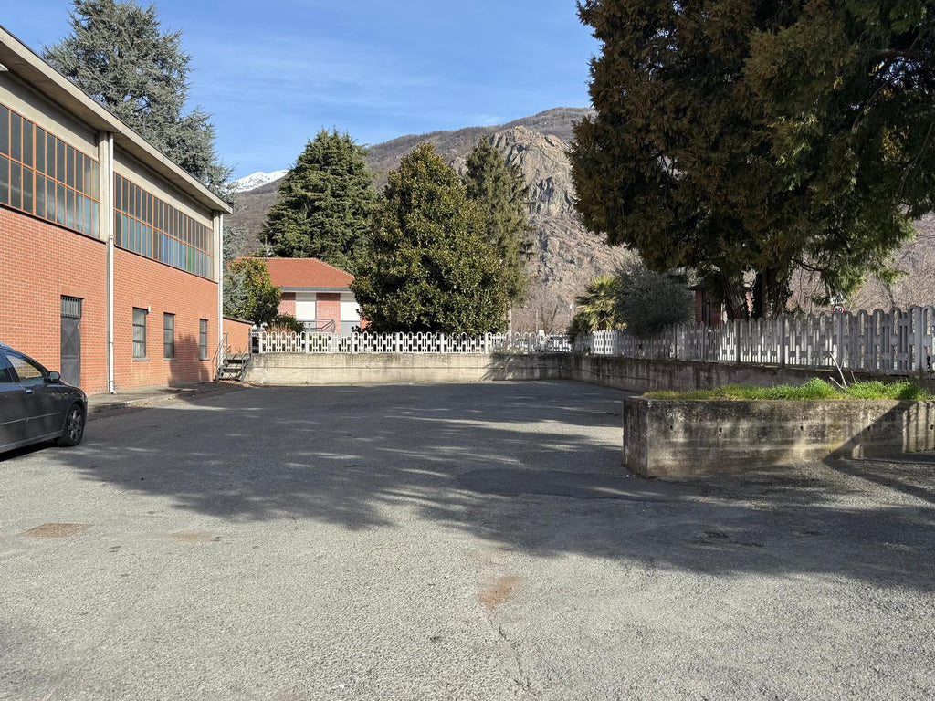 CAPANNONE INDUSTRIALE / ARTIGIANALE – 652 MQ CON AREA ESTERNA