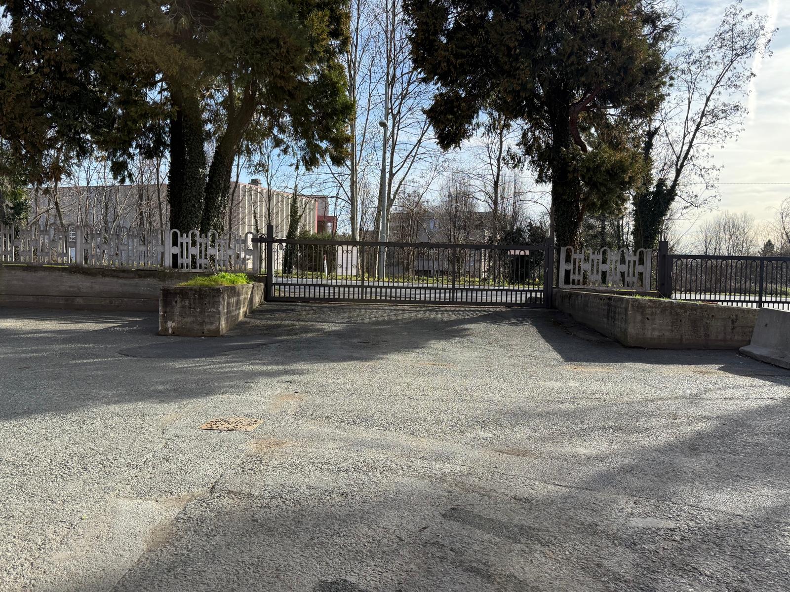 CAPANNONE INDUSTRIALE / ARTIGIANALE – 652 MQ CON AREA ESTERNA