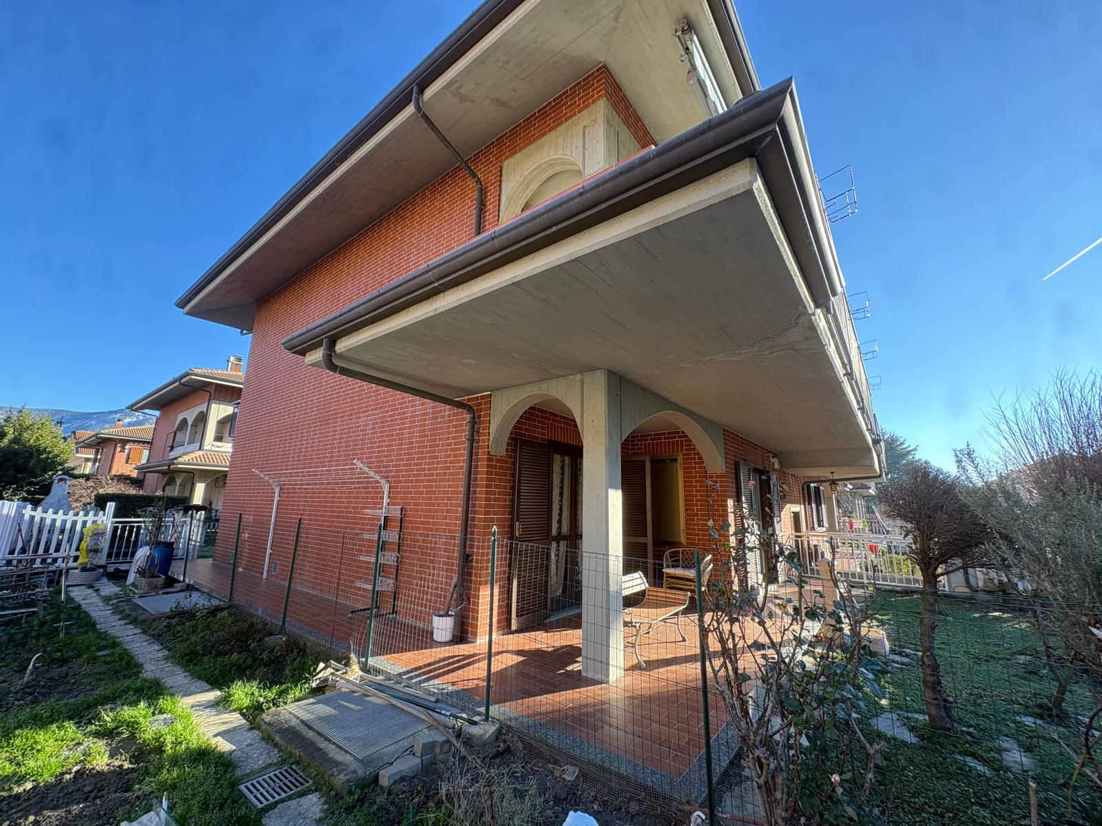 APPARTAMENTO CON GIARDINO PRIVATO