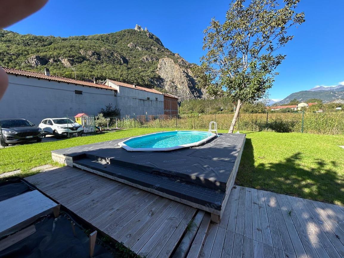 VILLA SU TRE LATI  A SANT'AMBROGIO