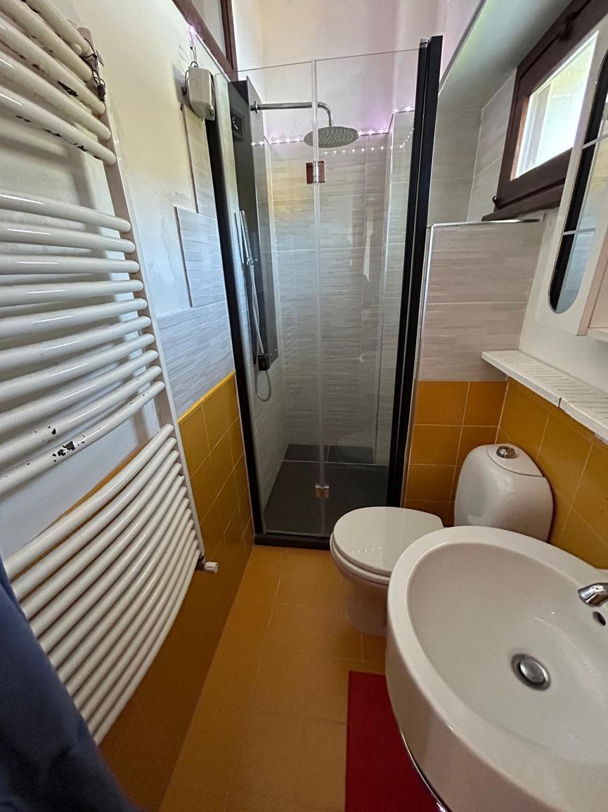 VILLA SU TRE LATI  A SANT'AMBROGIO